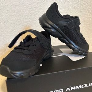 Under armor kids black 5